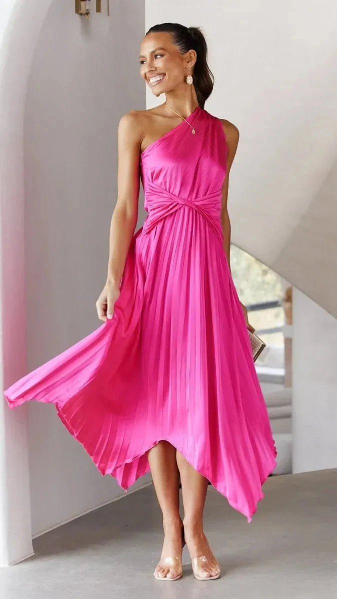 Robe à une épaule, silhouette ajustée élégante. 12