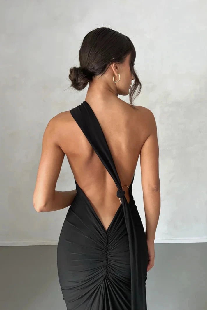 Robe asymétrique au dos nu élégante. 4