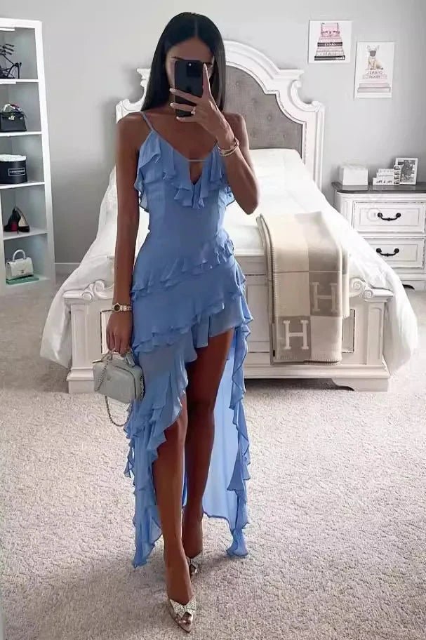 Robe asymétrique à volants avec bretelles spaghetti, idéale pour une soirée élégante. 0