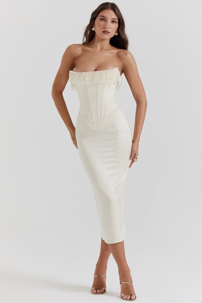 Robe bustier chic, silhouette cintrée, idéale pour des occasions élégantes. 1