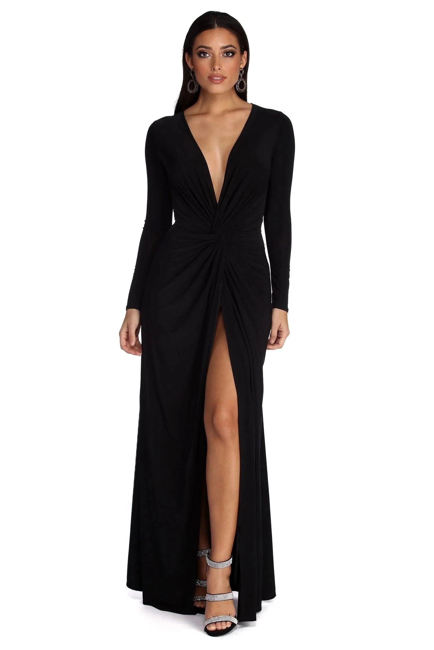 Robe cintrée avec décolleté en V plissé, idéale pour les soirées élégantes. 3