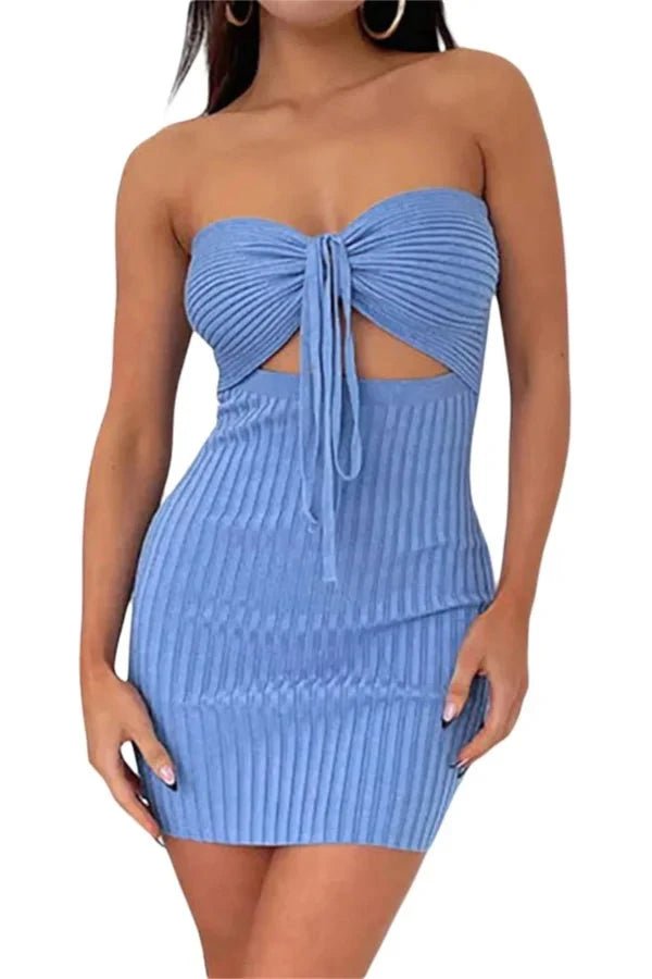 Robe cintrée avec découpe audacieuse et lien à nouer. - 1