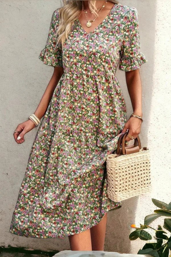 Robe d'été femme à imprimé floral, silhouette mi-longue et style chic. 8