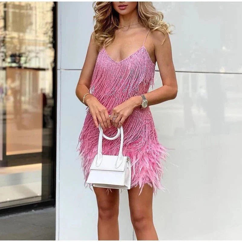 Robe de cocktail près du corps, élégante pour soirées chics. - 7