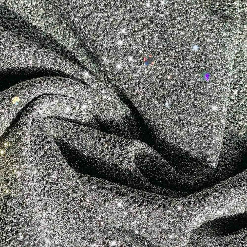 Robe de soirée évasée et scintillante. - 4