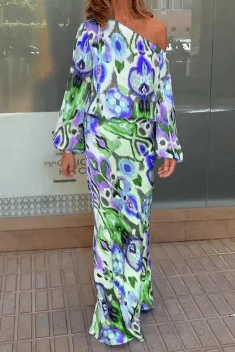 Robe de soirée longue élégante avec épaules dénudées et silhouette ajustée. - 2