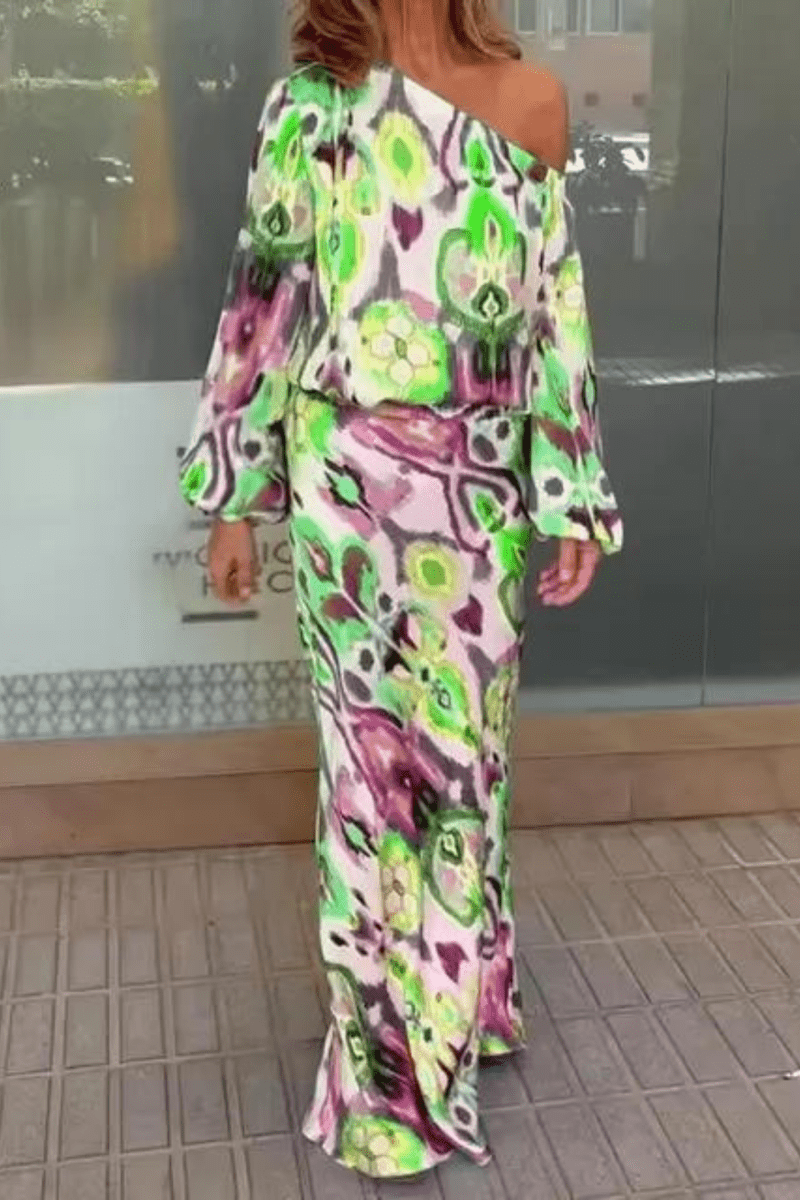 Robe de soirée longue élégante avec épaules dénudées et silhouette ajustée. - 5
