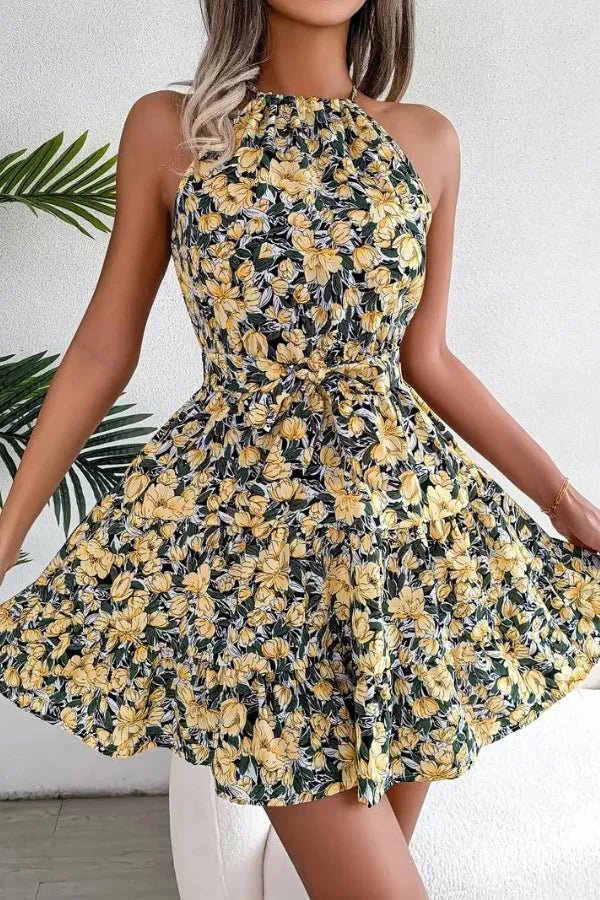 Robe élégante à dos nu avec volants, silhouette fluide. 12