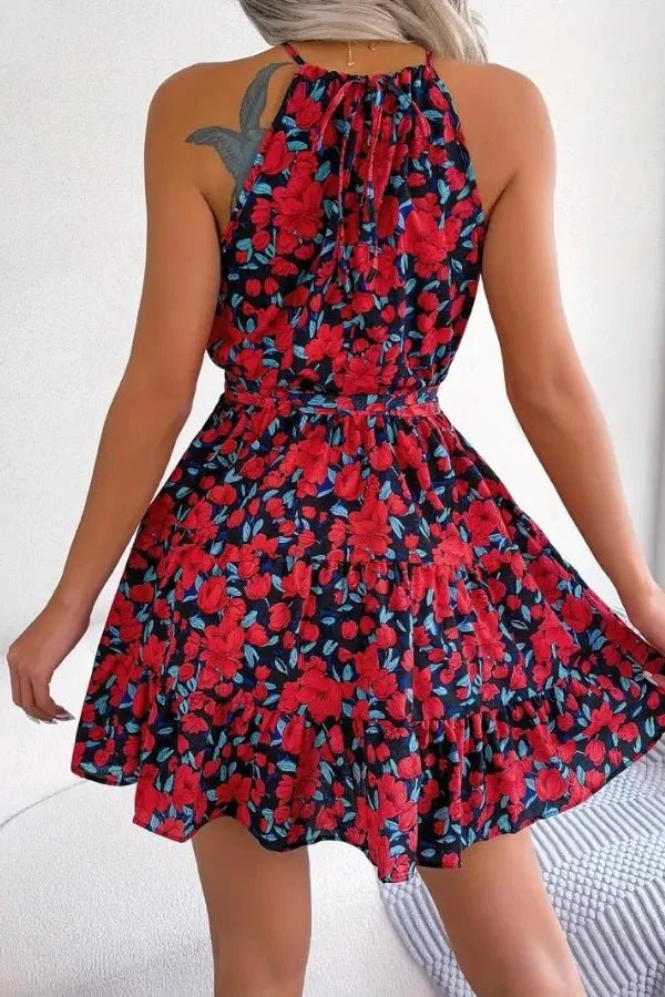 Robe élégante à dos nu avec volants, silhouette fluide. 6