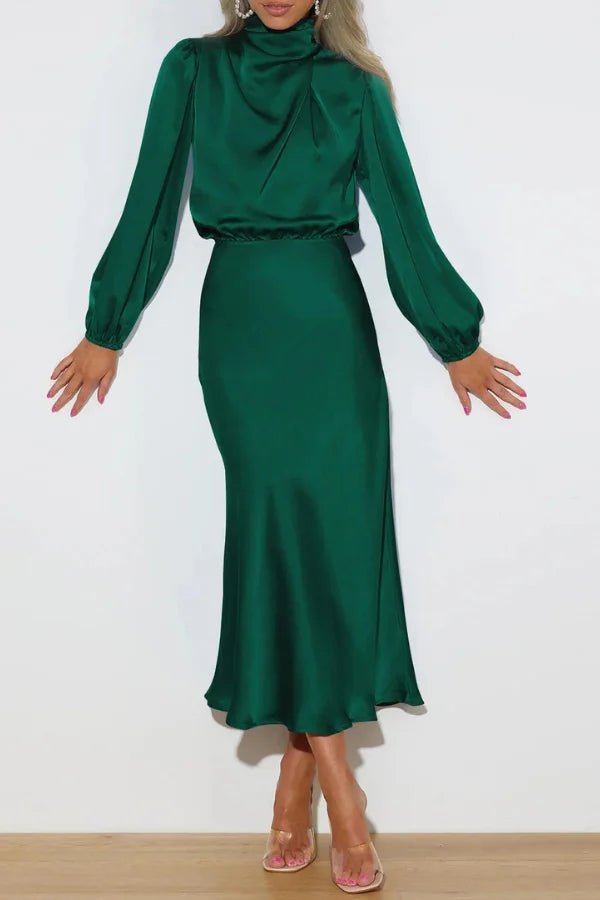 Robe élégante à demi-col roulé avec détails pliés. 3