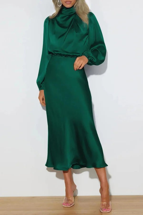 Robe élégante à demi-col roulé avec détails pliés. 4