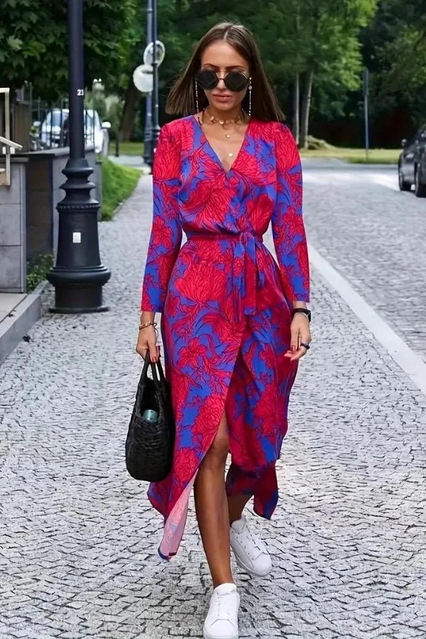 Robe élégante à silhouette flatteuse et design intemporel. 0