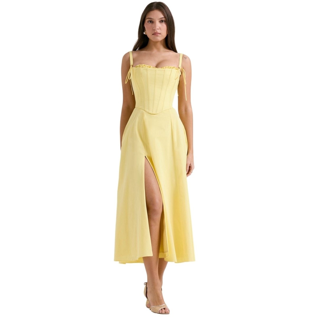 Robe évasée avec corsage sculpté, idéale pour les occasions formelles. 10