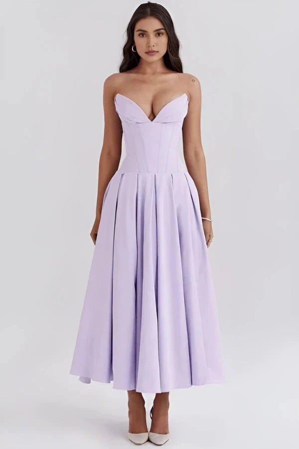 Robe évasée avec corsage sculpté, idéale pour les occasions formelles. 12