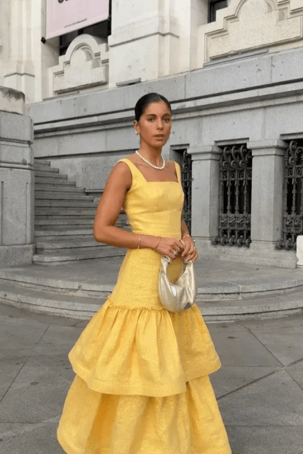 Robe évasée avec volants, élégante et confortable. - 2