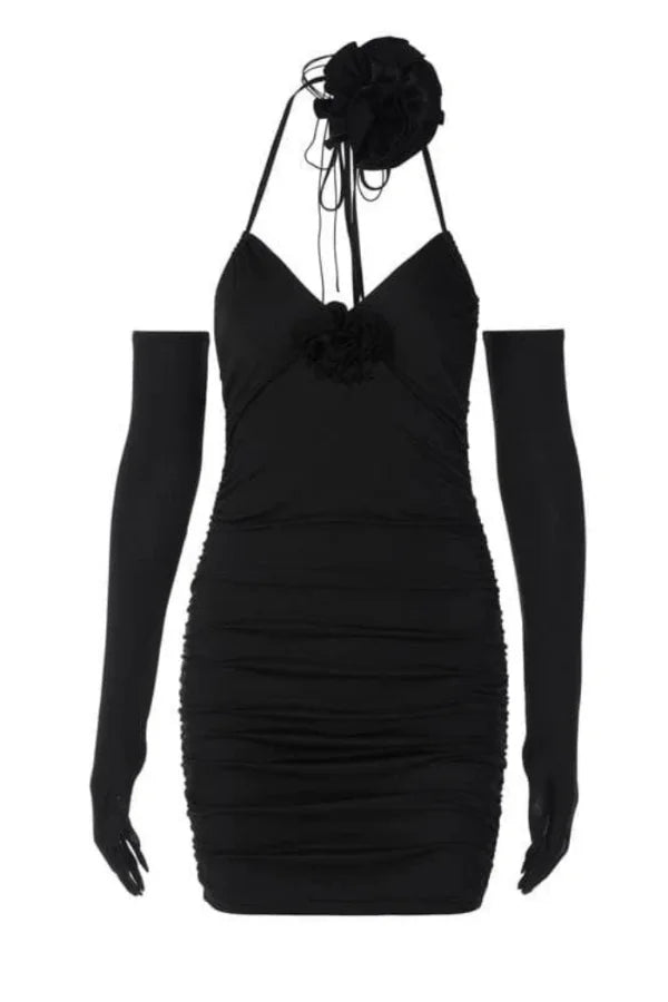 Robe élégante fendue avec silhouette sculptante et tour de cou. 4