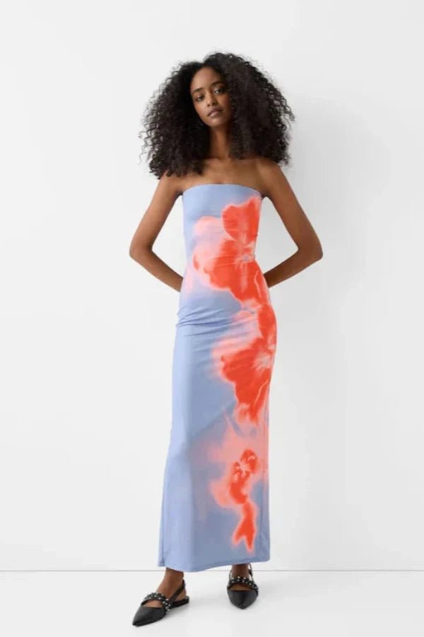 Robe longue avec décolleté bandeau élégant. 0