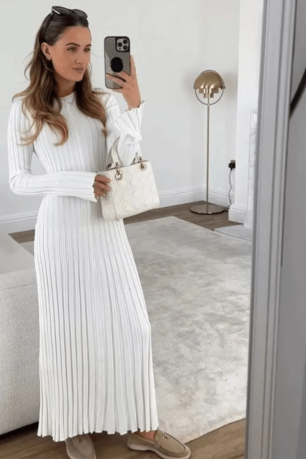 Robe longue élégante avec volants et manches longues, idéale pour les soirées d'été. 6