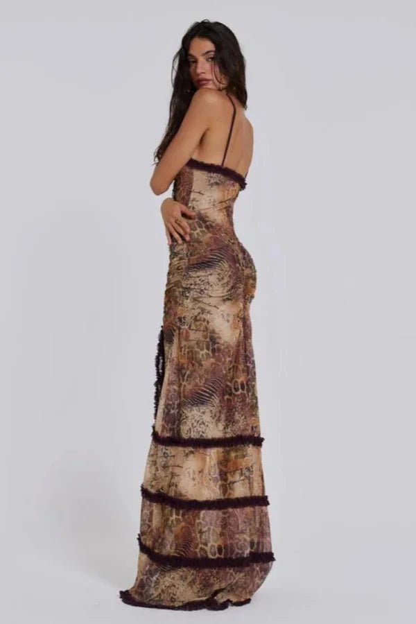 Robe longue fluide avec silhouette ample et volants délicats. 2