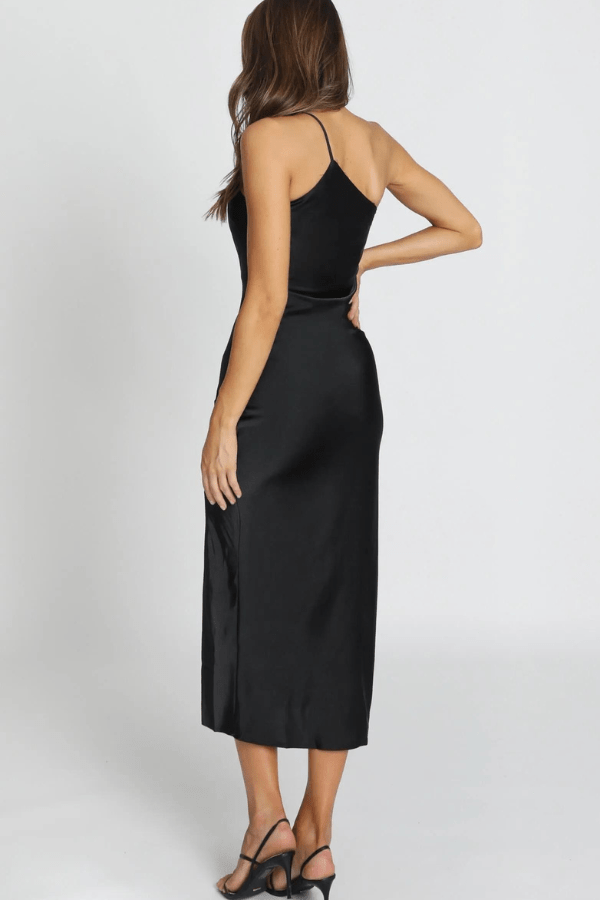 Robe maxi élégante avec dos nu et fente chic. 3
