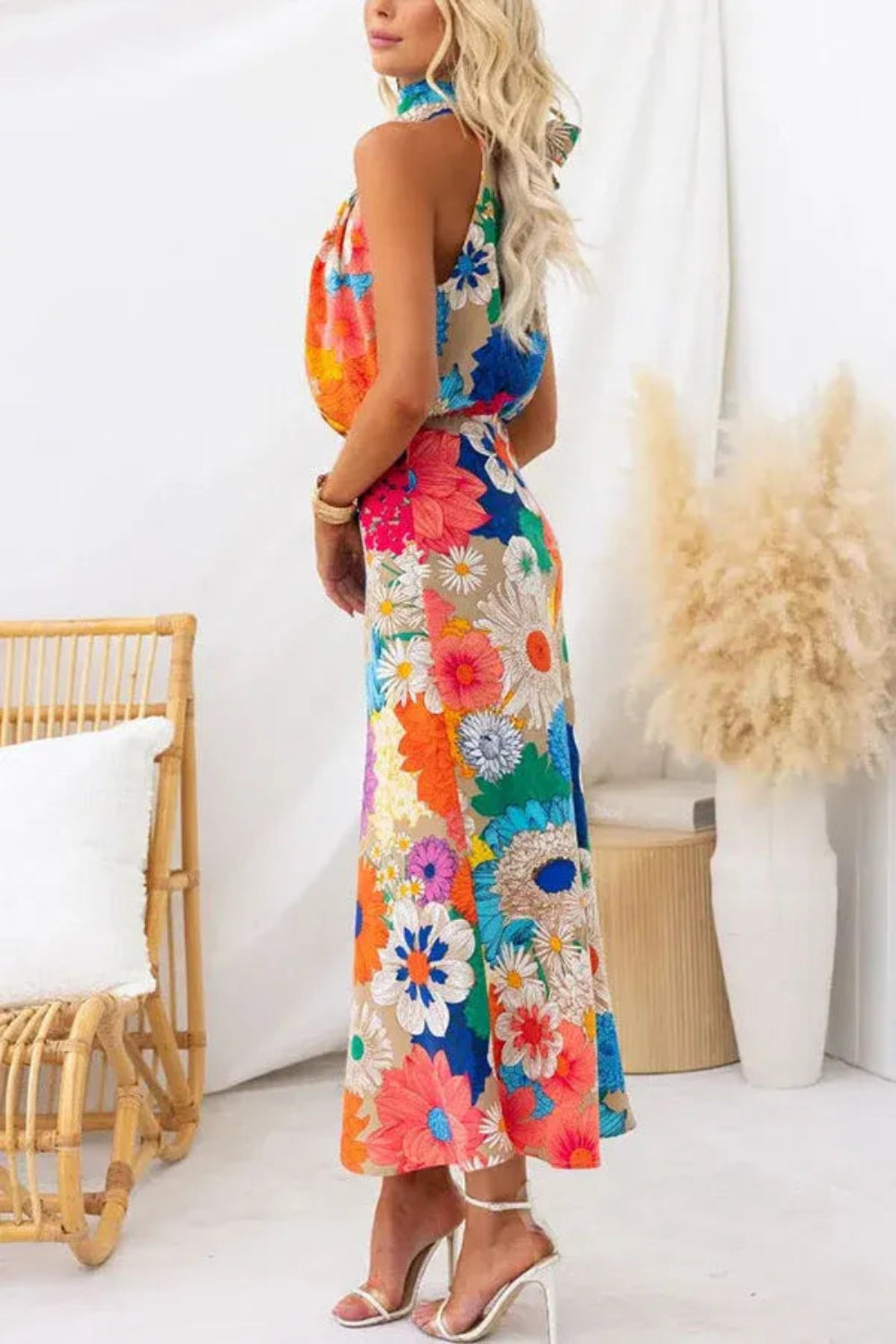 Robe longue femme, dos nu, style floral vibrant. - 2