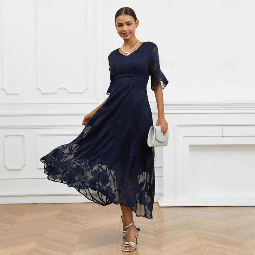 Robe midi élégante avec broderie florale chic. - 2