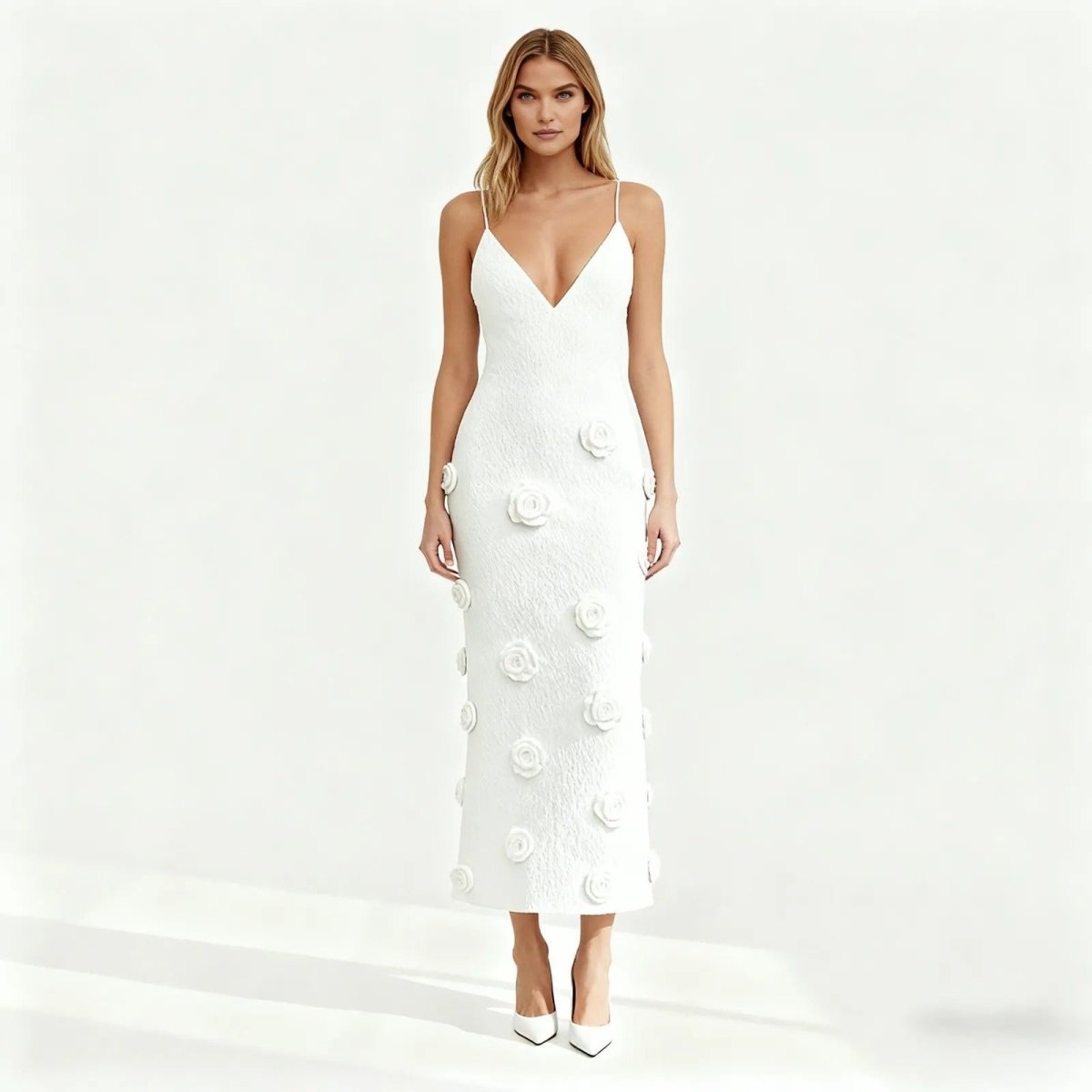 Robe midi élégante avec décolleté plongeant et dos ouvert à lacets. 6