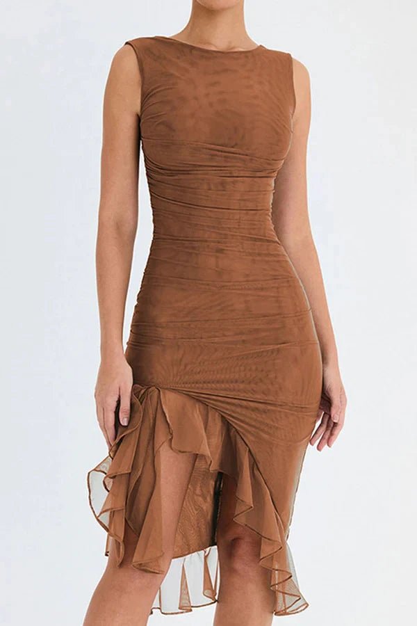 Robe midi élégante avec encolure haute dégagée et dos bas. 12