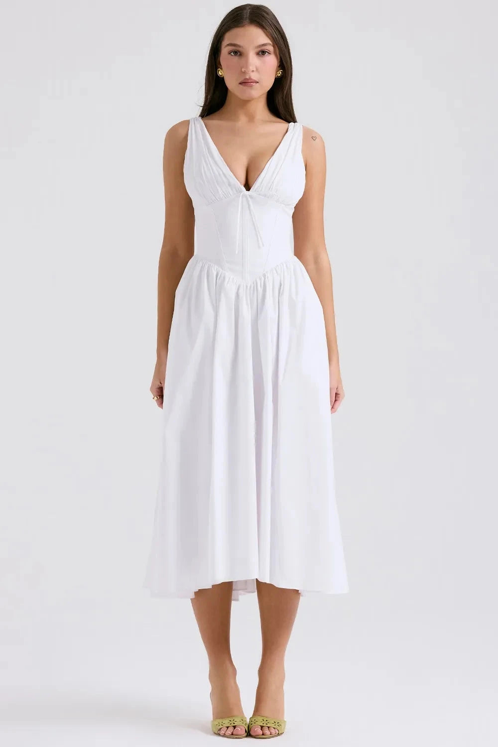 Robe midi élégante avec imprimés tropicaux audacieux. 1