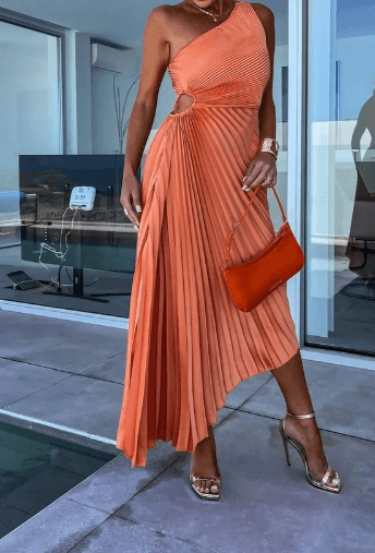 Robe midi plissée à une épaule, style élégant et chic. - 6