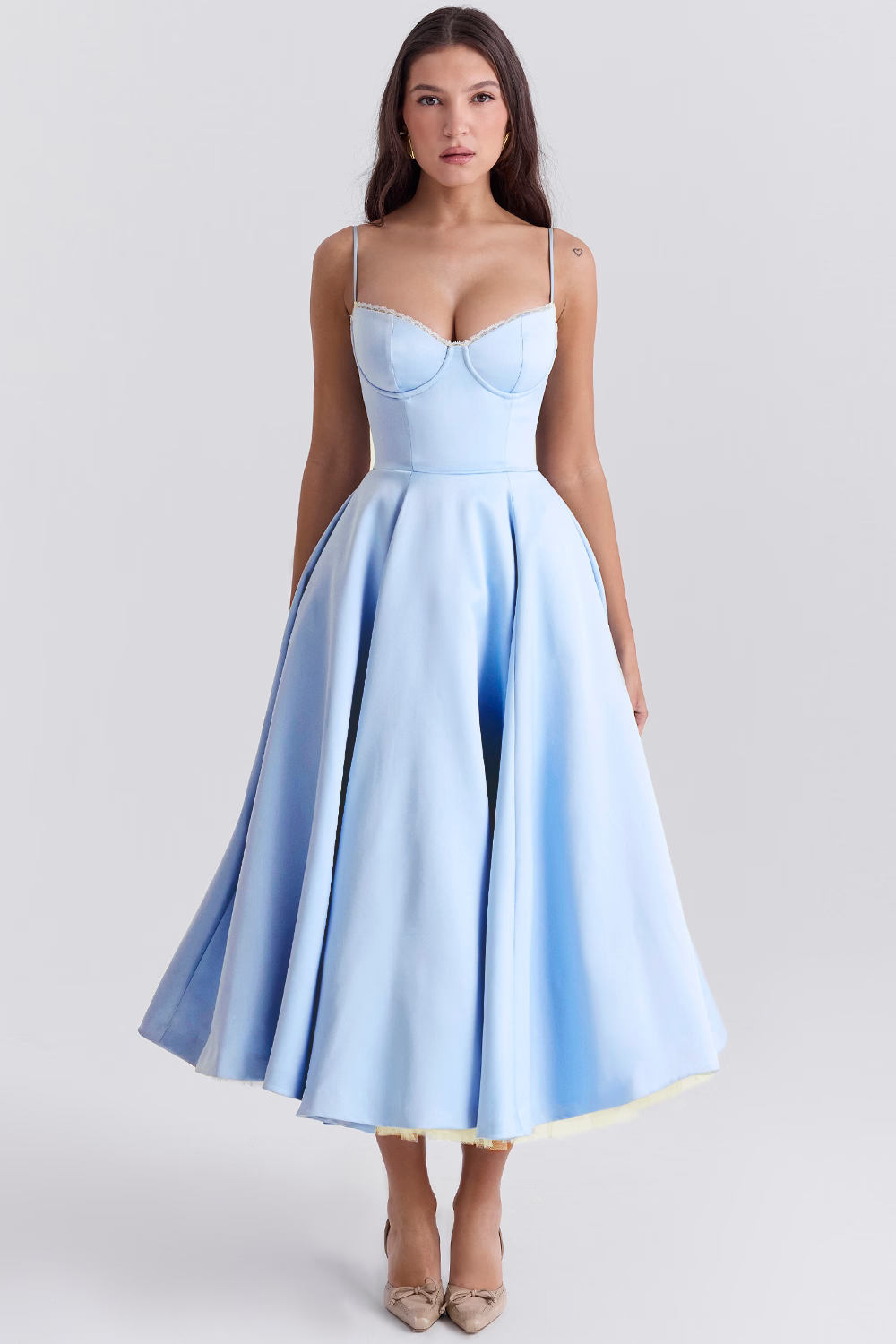 Robe midi trapèze avec corsage structuré, style chic. - 1