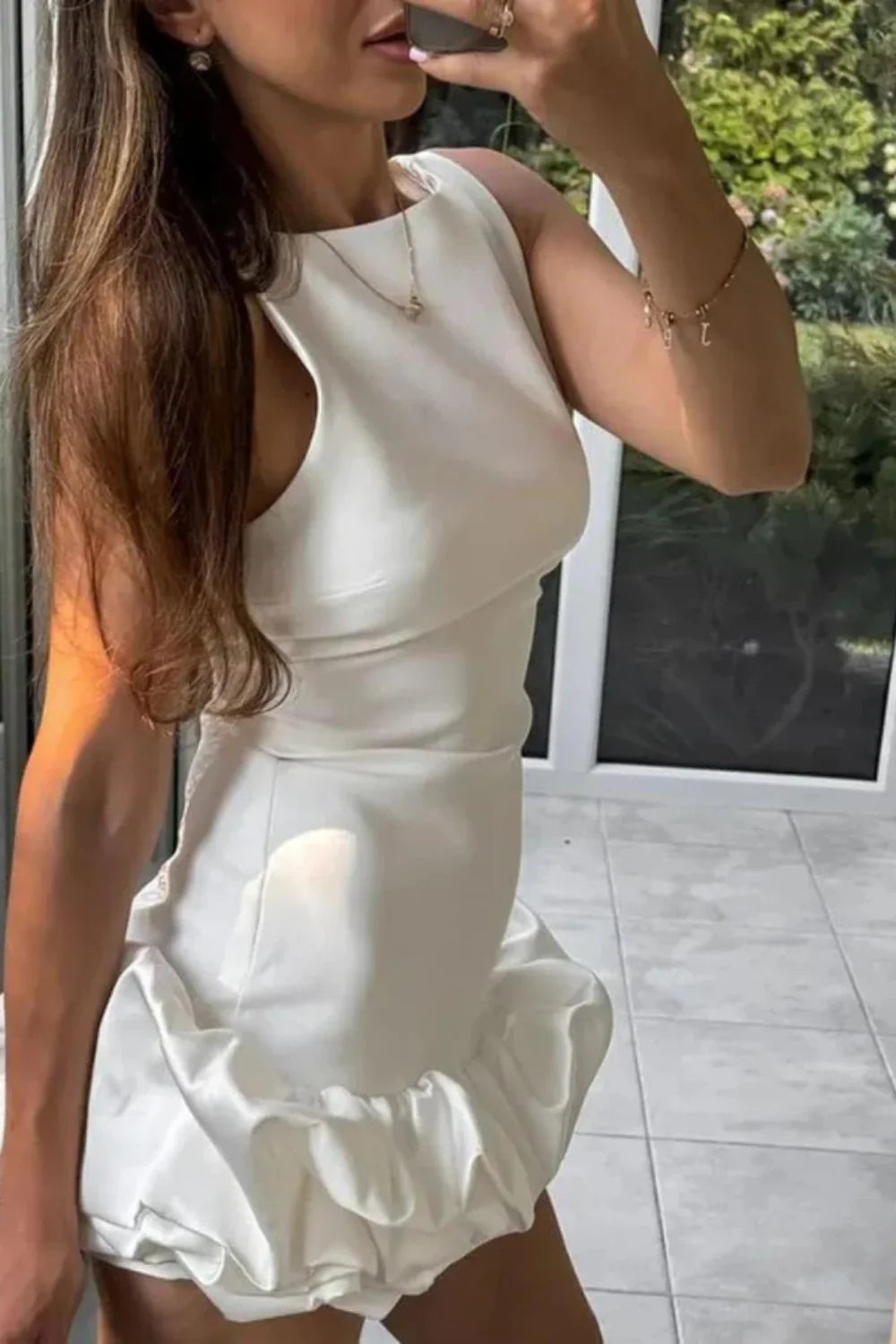 Robe mini élégante avec ourlet volumineux à bulles. 3
