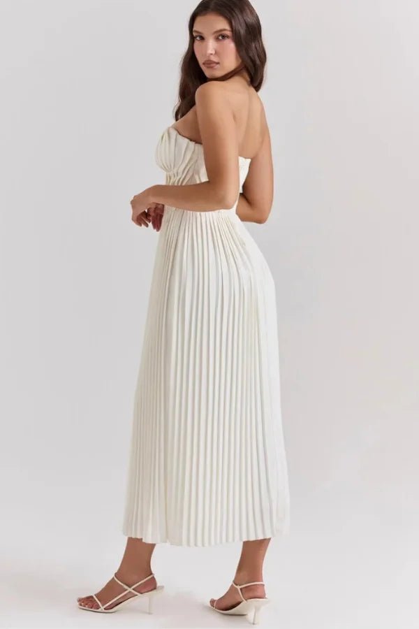 Robe plissée élégante avec décolleté en cœur et corsage structuré. 1