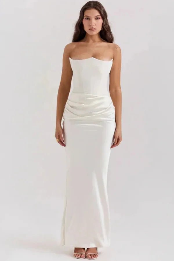 Robe soirée avec corsage sculpté et silhouette élégante. 0