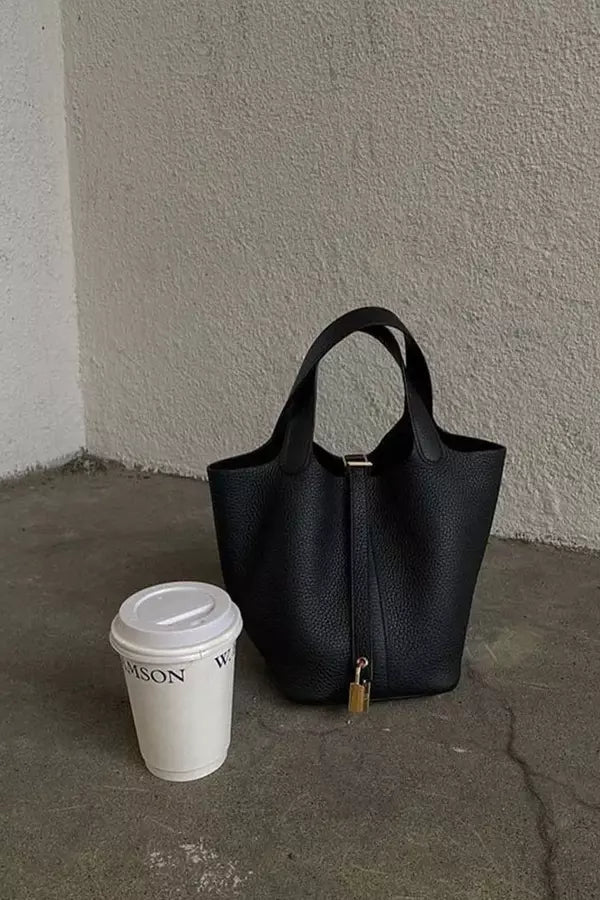 Sac cabas élégant au design chic et fonctionnel pour femme. - 6