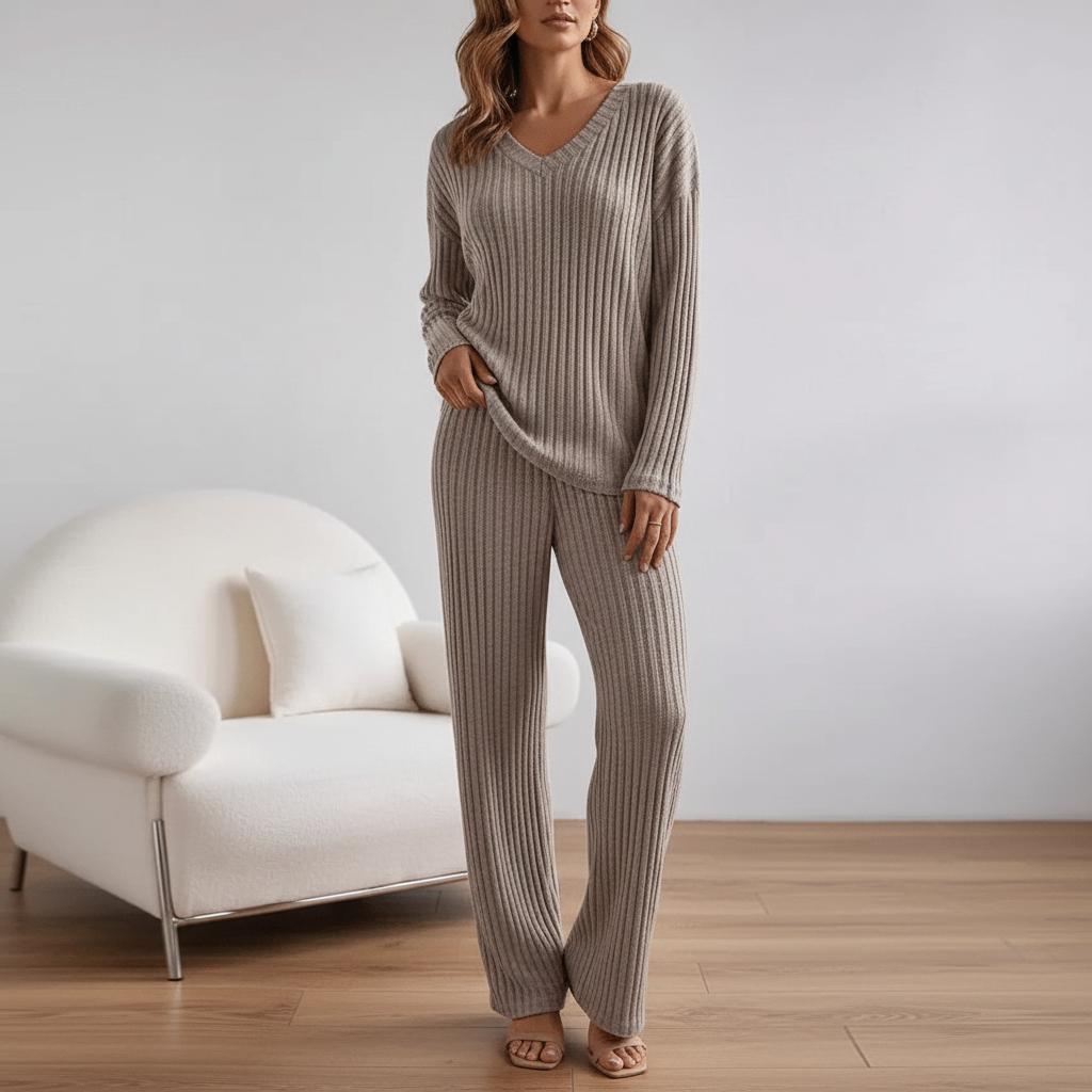 Ensemble détente femme, coupe décontractée, design moderne. - 8