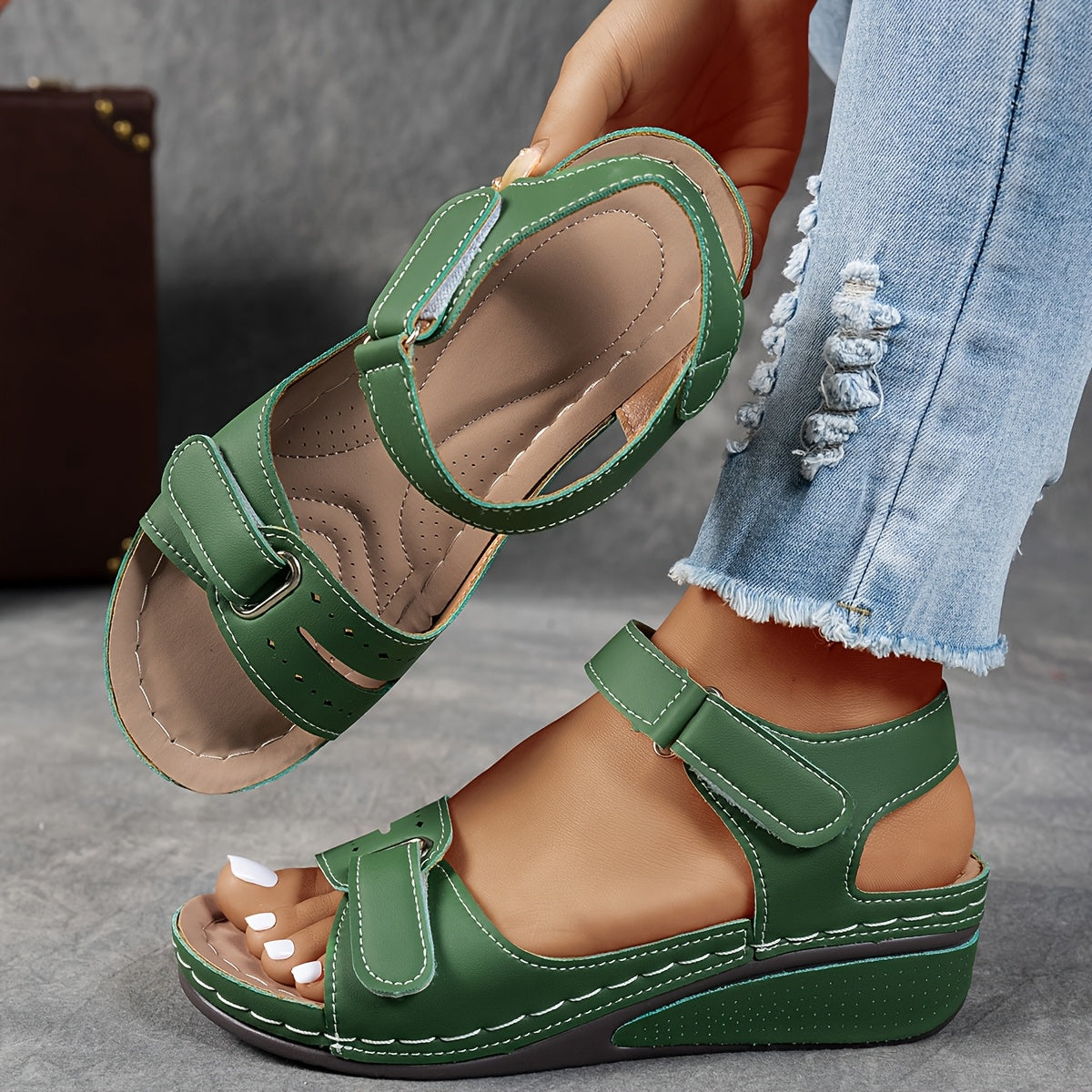Sandales compensées avec bretelles réglables, style décontracté. - 1