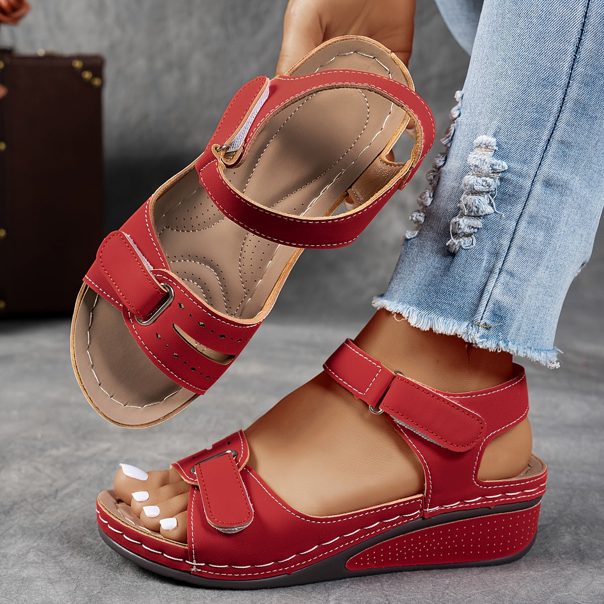 Sandales compensées avec bretelles réglables, style décontracté. - 2
