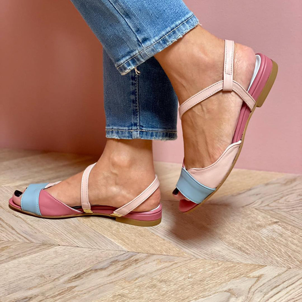 Sandales femme à design asymétrique, ouvertes, idéales pour un style décontracté. 2