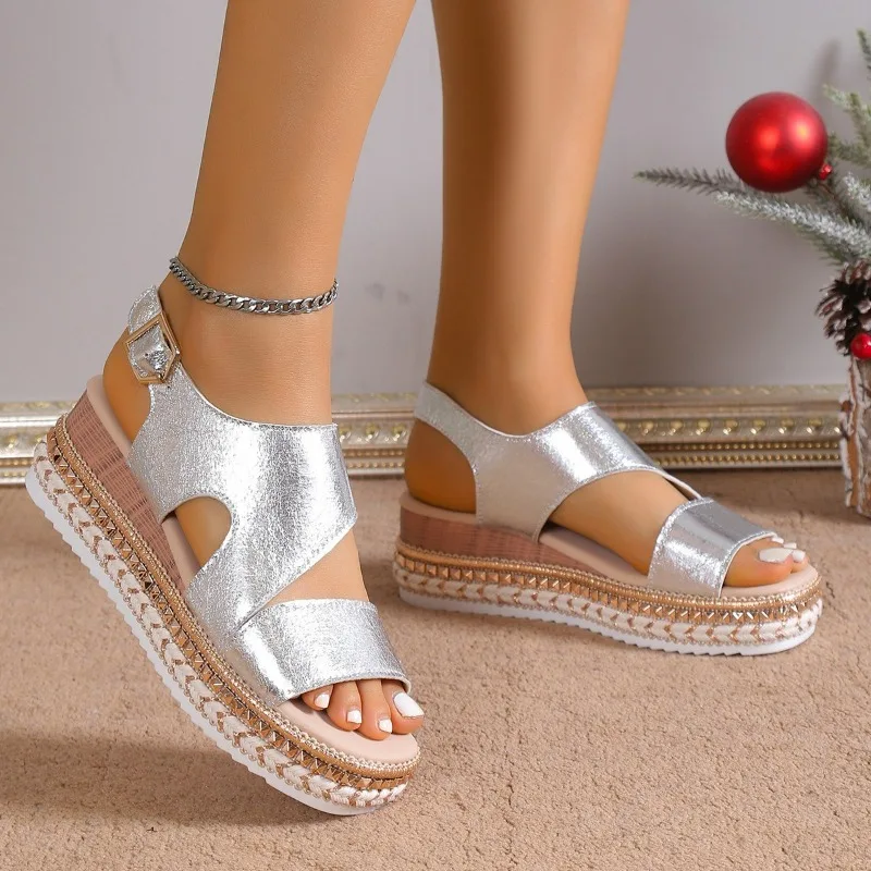 Sandales à plateforme élégantes avec un design chic et confortable. 0