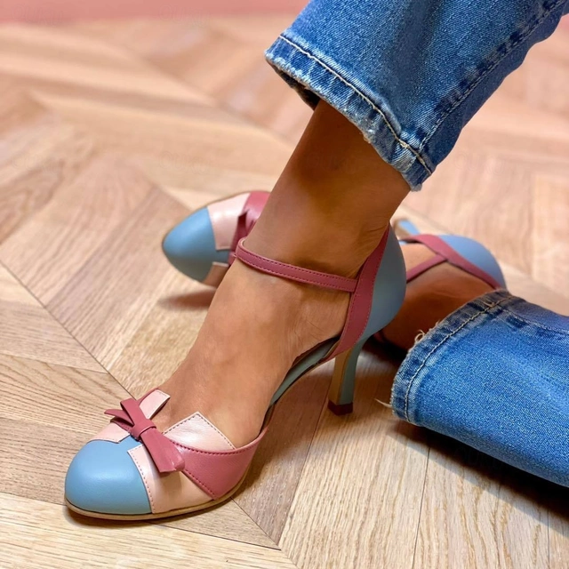Sandales à talons élégantes, design sophistiqué, idéal pour des occasions spéciales. 0