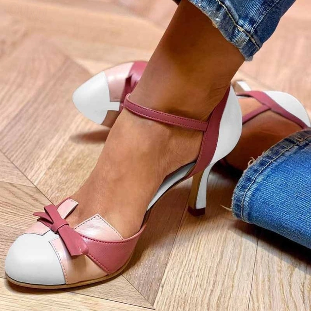 Sandales à talons élégantes, design sophistiqué, idéal pour des occasions spéciales. 1