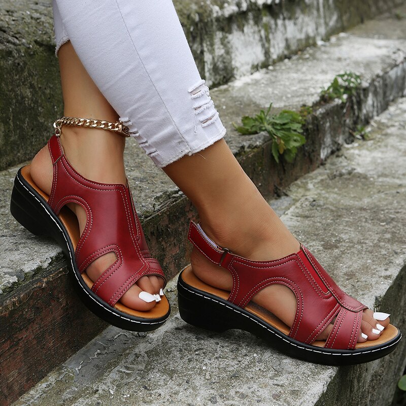 Sandales chic à talons, design moderne, parfaites pour des occasions décontractées ou habillées. 7