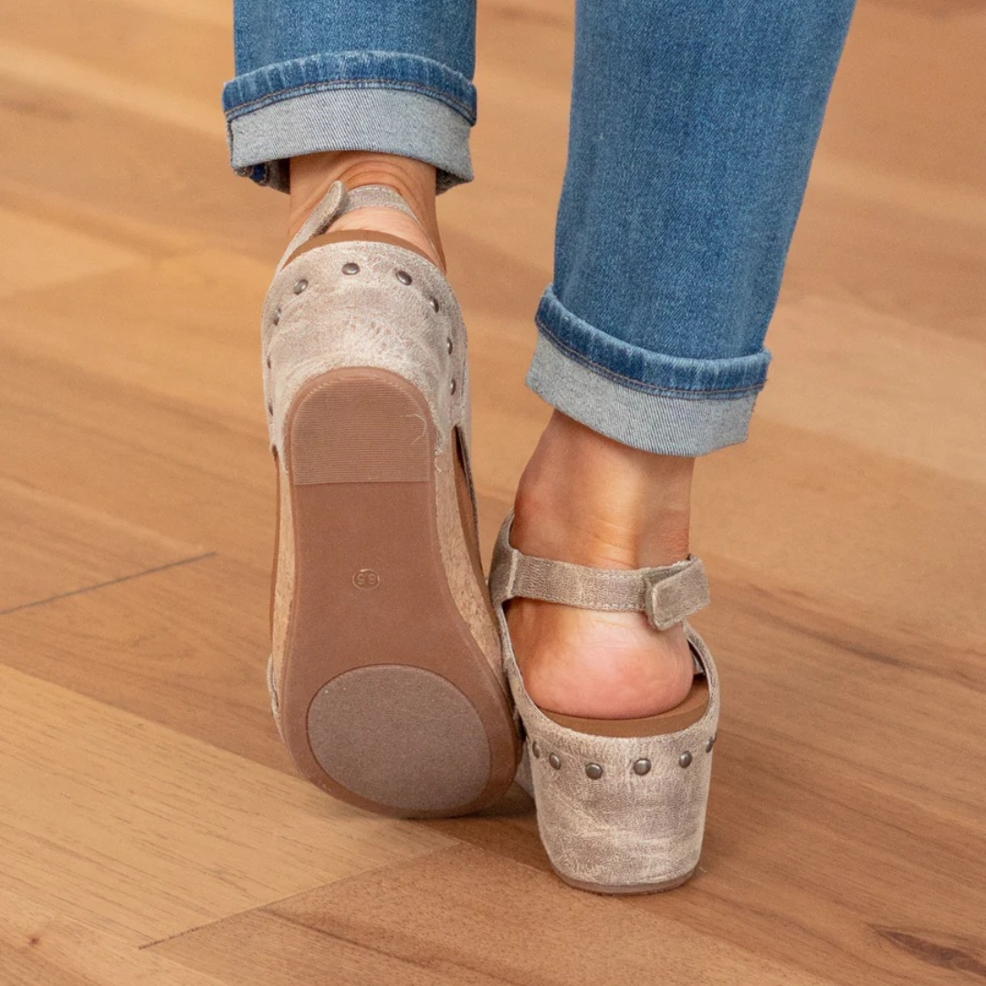 Sandales compensées, style élégant et confortable, parfaites pour les occasions décontractées. 2