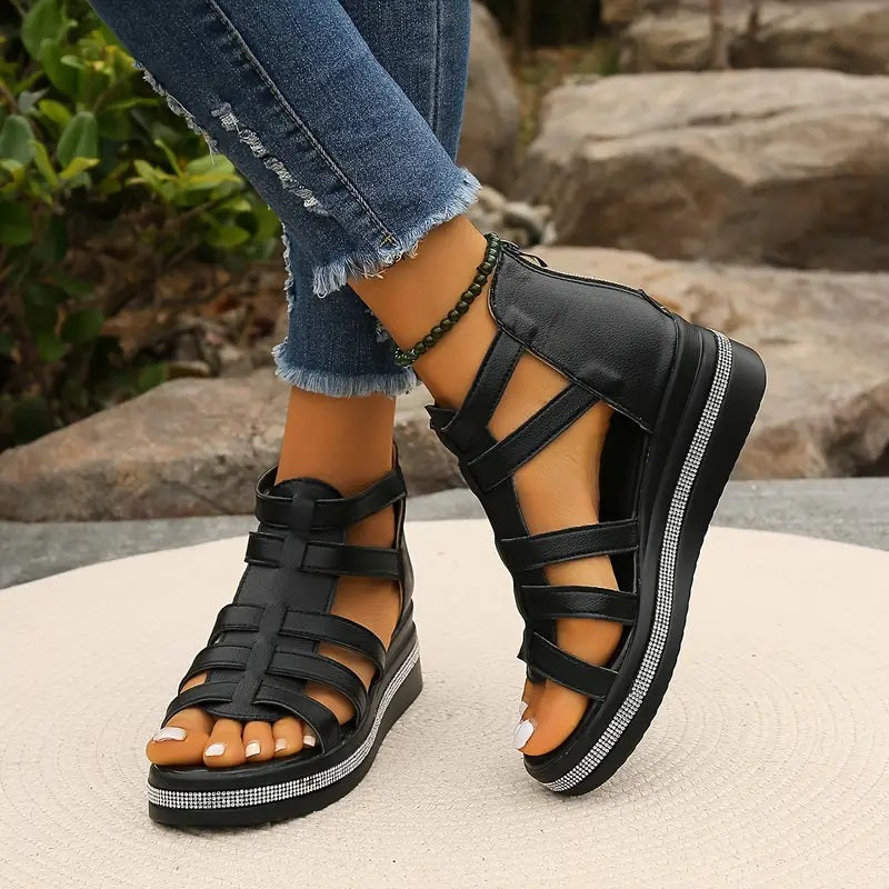 Sandales confortables avec décoration en strass élégante. 0