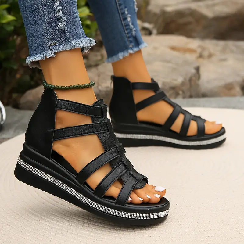 Sandales confortables avec décoration en strass élégante. 5