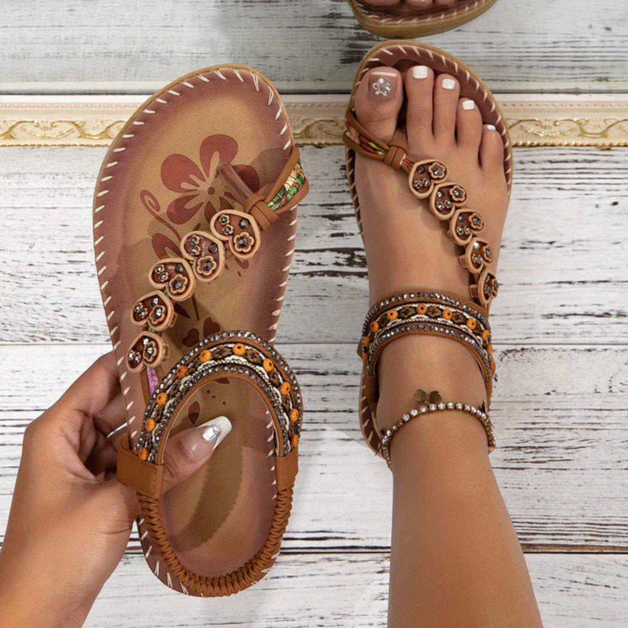 Sandales élégantes au design bohème chic, idéales pour des occasions décontractées. 0