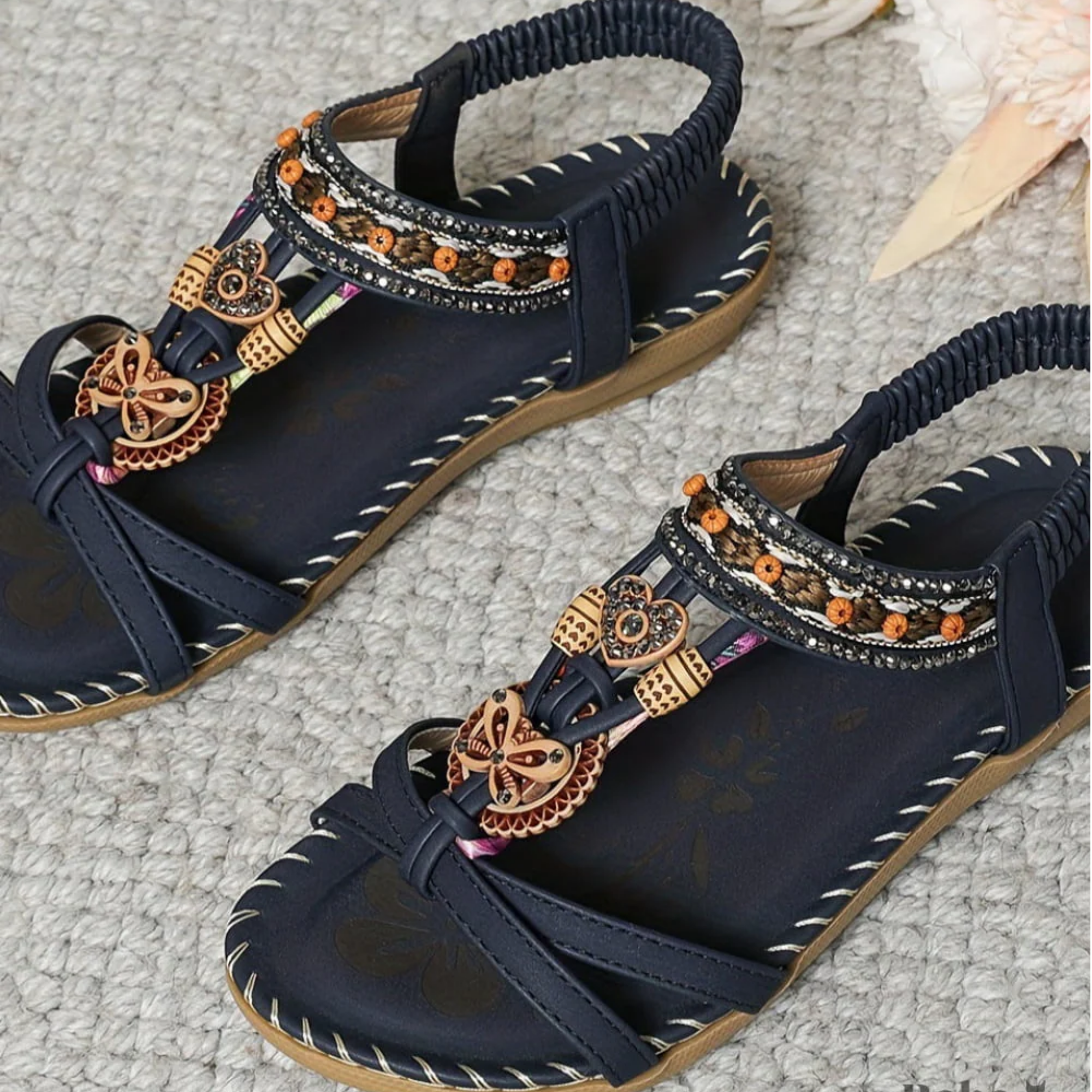 Sandales élégantes au design bohème chic, idéales pour des occasions décontractées. 5