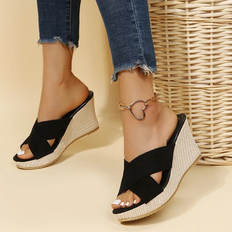 Sandales femme orthopédiques au design moderne, alliant confort et style décontracté. - 2