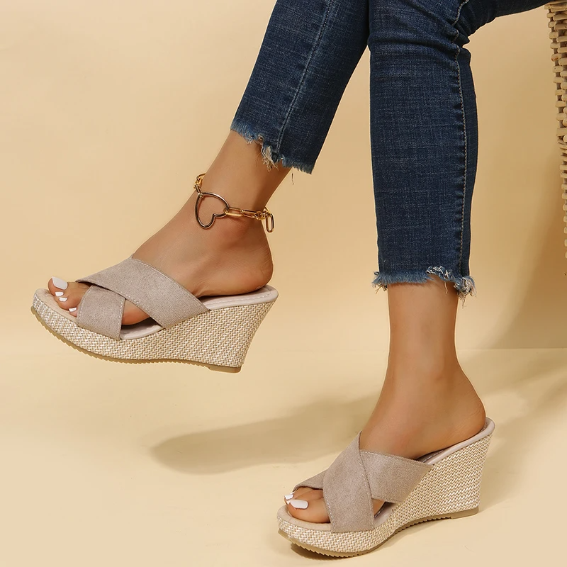 Sandales femme orthopédiques au design moderne, alliant confort et style décontracté. - 3